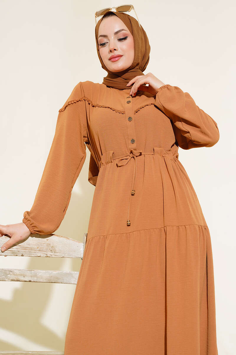 Önü Yarım Düğmeli Kat Kat Elbise Camel AY797