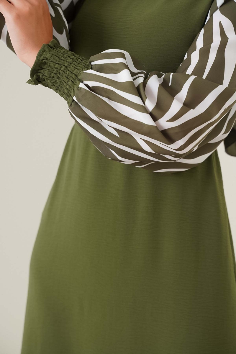 Kolları Zebra Desen Kuşaklı Haki Elbise  AY3648