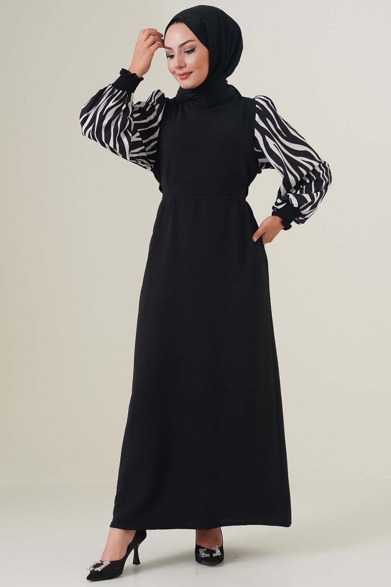 Kolları Zebra Desen Kuşaklı Siyah Elbise  AY3648