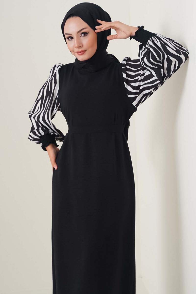 Kolları Zebra Desen Kuşaklı Siyah Elbise  AY3648