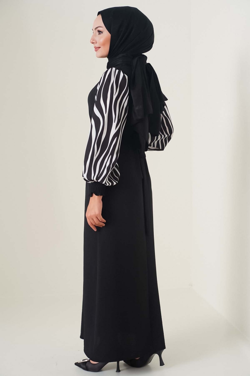 Kolları Zebra Desen Kuşaklı Siyah Elbise  AY3648