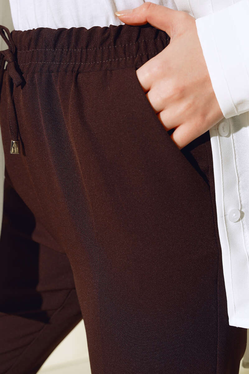 İp Detaylı Beli Lastikli Dar Paça Acı Kahve Pantolon AY4002