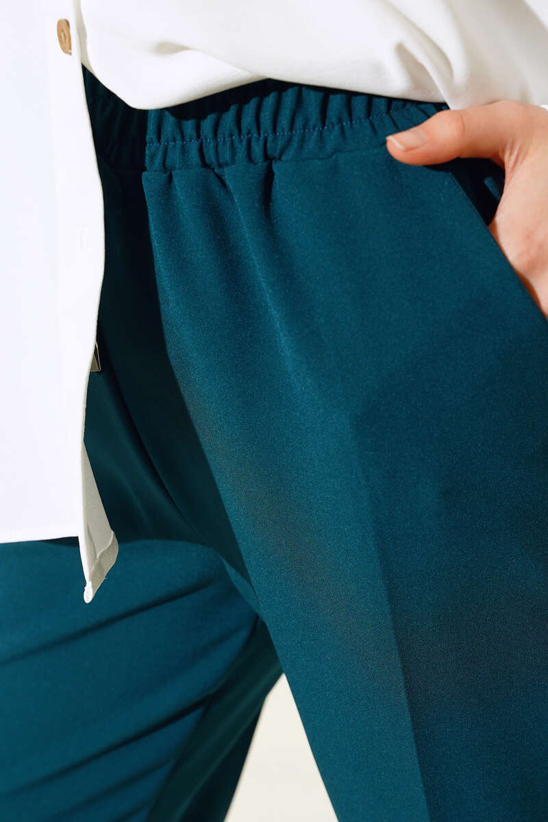 İp Detaylı Beli Lastikli Dar Paça Zümrüt Yeşili Pantolon AY4002