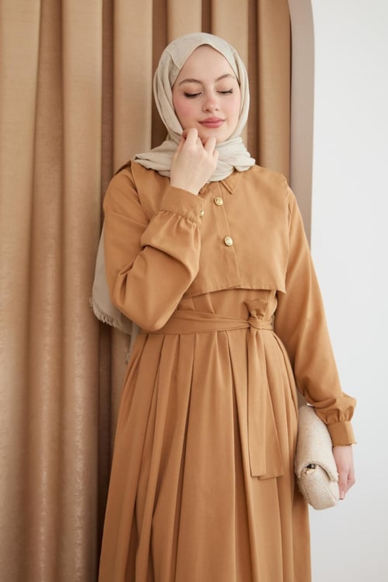 Yaka Detaylı Camel Elbise  AY336